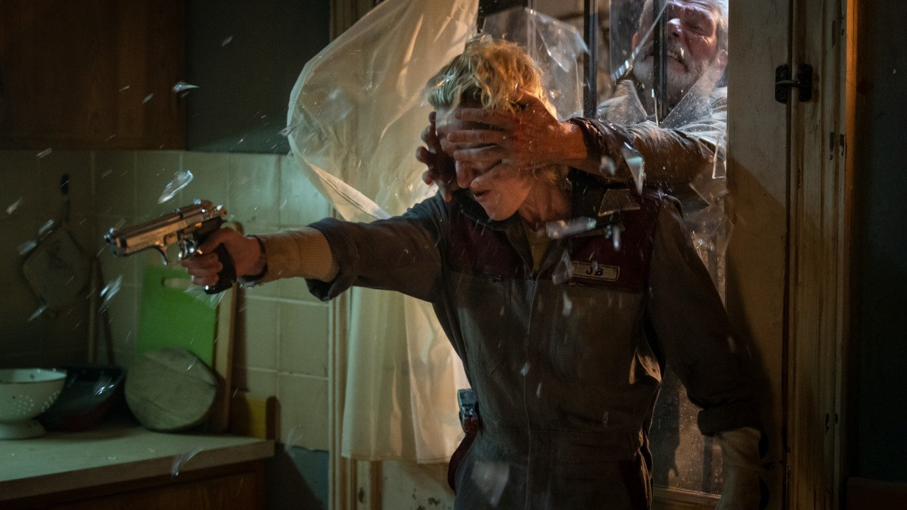 Başrolünde Stephen Lang'in oynadığı 2016 yapımı korku gerilim filminin devamı Nefesini Tut 2 Ekim'de sinemalarda