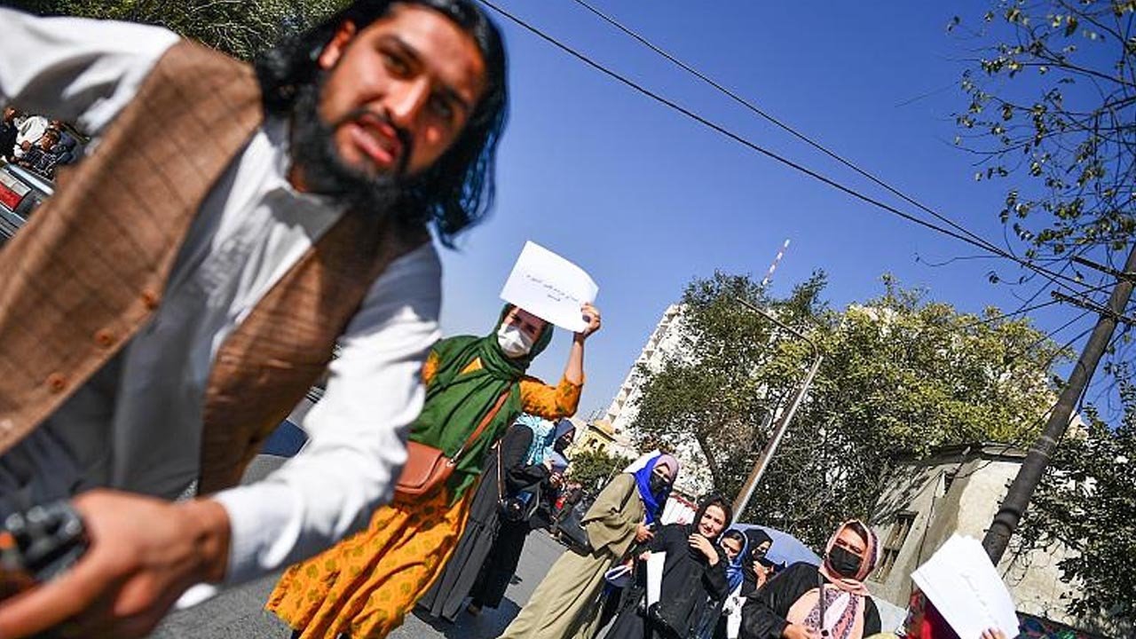 Gazeteci Bülent Kılıç, Taliban'ın saldırısına uğradı