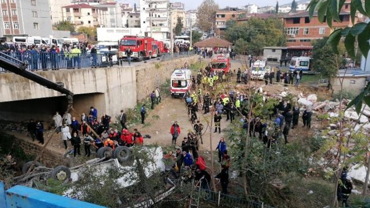 Kocaeli'de 3 kişinin öldüğü lise servisi kazasında 'hız' iddiası yapıldı: Yaralıların tedavisi devam ediyor!