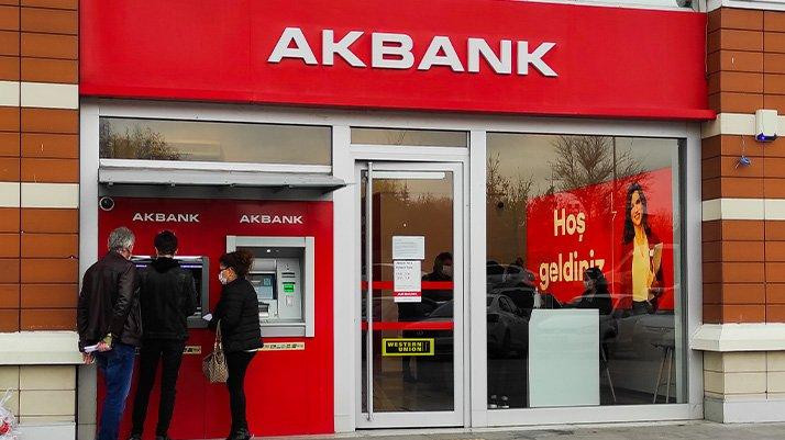 emekliler dikkat 2500 tl almak icin son 17 gun promosyonda citayi yukselten akbank emeklilere 2500 tl verme karari aldi emekliler maaslari yatmadan para alabilecek