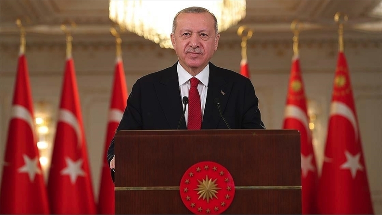 Cumhurbaşkanı Erdoğan, Katar ziyareti öncesi açıklamalarda bulundu! Körfez ülkeleriyle ilgili kritik mesajlar: Erdoğan, asgari ücrete ve fahiş fiyatlara dair soruya da yanıt verdi