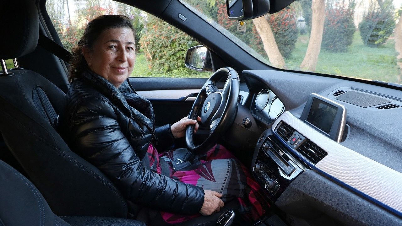 Antalya'da taksicilik yapan Hatice Çağar Mirasedoğlu, durak başkanından şikayetçi oldu: Bana doğru satırla koşup saldırdı