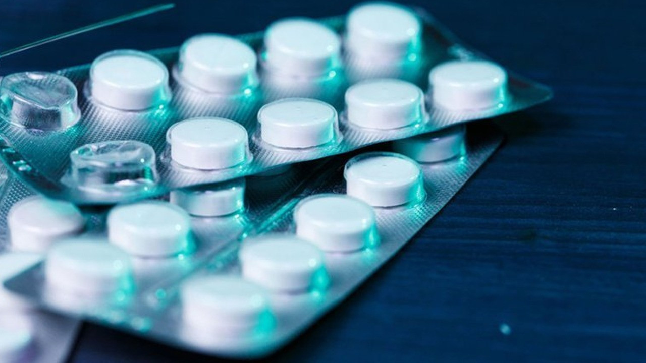Covid-19 tedavisinde kullanılan ilaçlarla ilgili çarpıcı açıklama... SGK‘ya taahhüt edilen iskonto uygulanmayacak. Kan sulandırıcı ilaçlar için 116 TL ekstra fiyat ödenecek