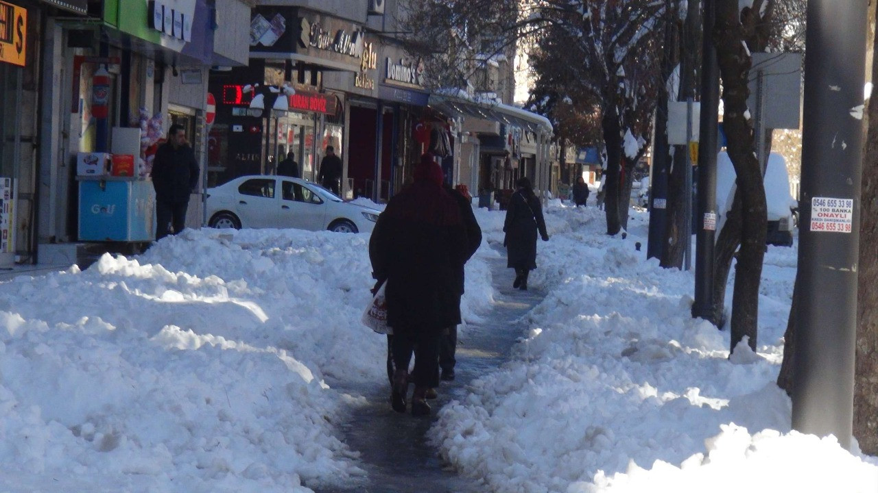 Yoğun kar yağışı sonrasında yaşam felç olmuştu. Gaziantep'te hayat normale dönüyor