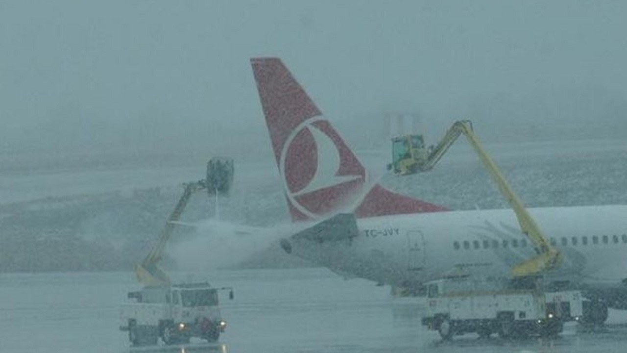Türkiye olumsuz hava koşullarına teslim olmaya başladı! Sabiha Gökçen Havalimanı'nda olumsuz hava koşulları nedeniyle yüzde 25 oranında azaltma yapılacağı açıklandı