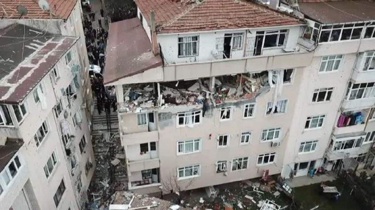 İstanbul Üsküdar'da bir binada patlama meydana geldi. Yaralılar var...