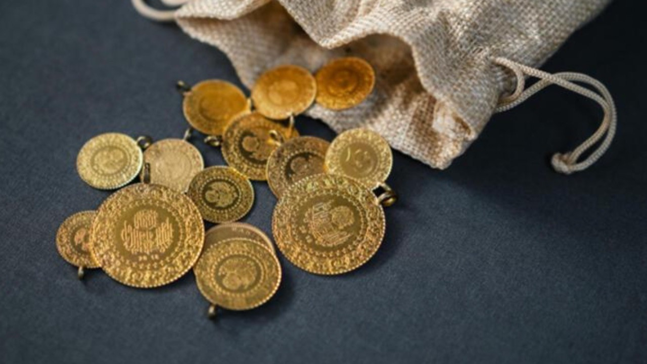 Altına, dövize, dolara yatırım yapanlar pişman oldu. İslam Memiş'in tahmini tutmadı: Yatırımcılar kara kara düşünür oldu. Mayıs ayında 1450 lira olacak denilen gram altın çakıldı