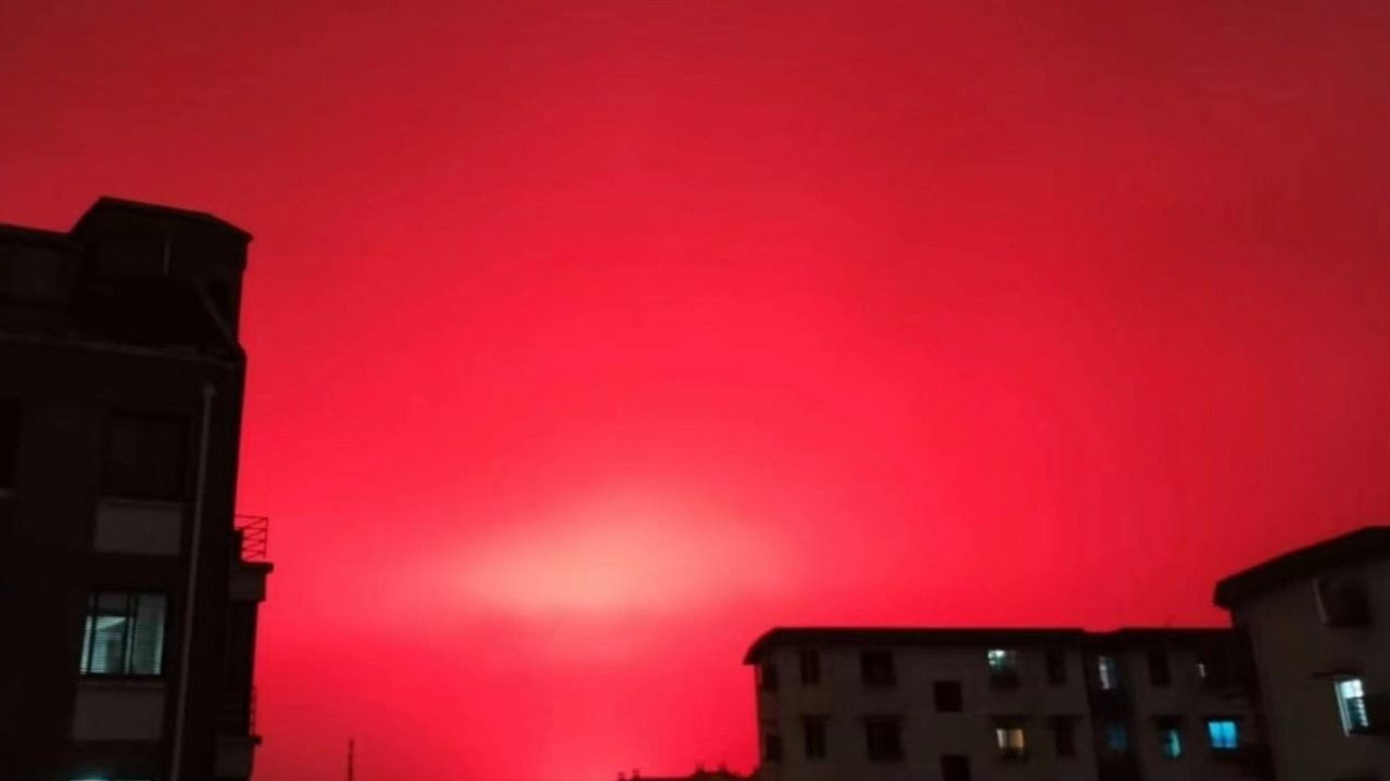 Çin’de kırmızı gökyüzü paniği: Sosyal medyada gündem oldu, yetkililer açıklama yaptı - Resim: 1