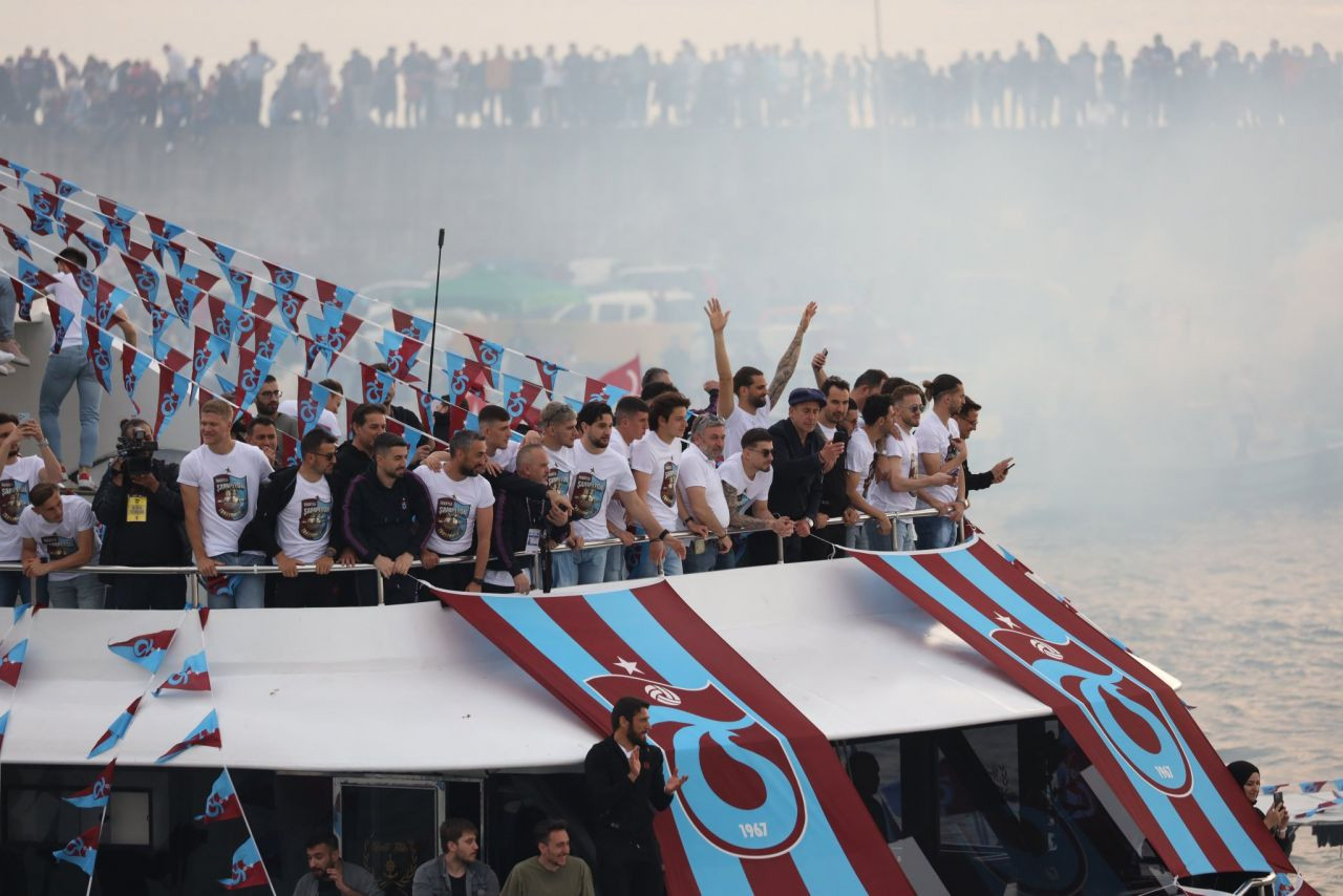 Karadeniz'de nefis görüntüler! Şampiyon Trabzonspor kutlamalara son sürat devam ediyor - Resim: 1