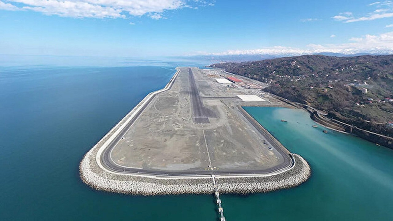 Cumhurbaşkanı Recep Tayyip Erdoğan ve Azerbaycan Cumhurbaşkanı İlham Aliyev'in katılımıyla Rize-Artvin Havalimanı açıldı