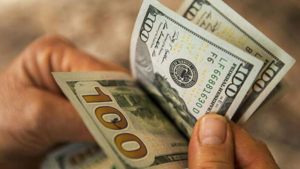 Reuters açıkladı doların neden yükseldiği ortaya çıktı. Dolar 16 TL oldu, Reuters'a konuşan bankacı dövizin neden arttığını açıkladı. Dolar'ın 15 liranın altında kalması imkansızdı dedi ve kimlerin dolar aldığını söyledi - Resim: 1
