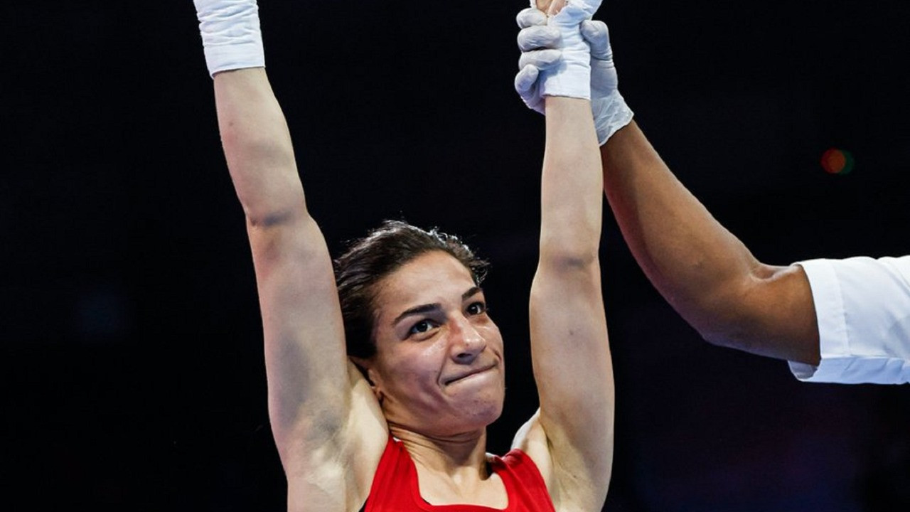 Dünya Kadınlar Boks Şampiyonası'nda 48 kiloda mücadele eden milli boksör Ayşe Çağırır altın madalya kazandı