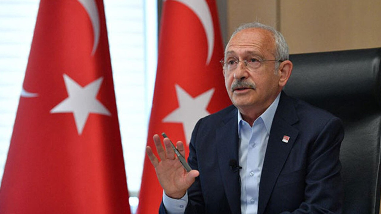 Kemal Kılıçdaroğlu'nun masasında dikkat çeken ayrıntı