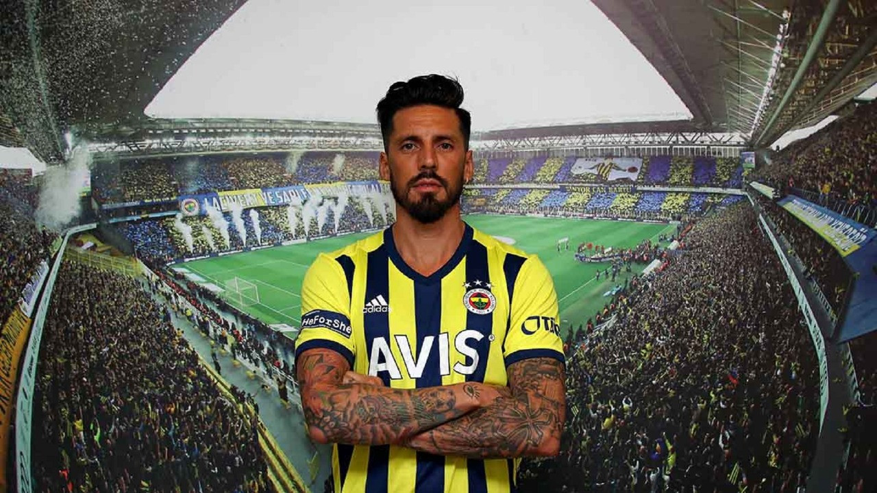 Fenerbahçe ile sözleşmesi sona eren Jose Sosa'ya, Ümraniyespor ve Ankaragücü teklif yaptı
