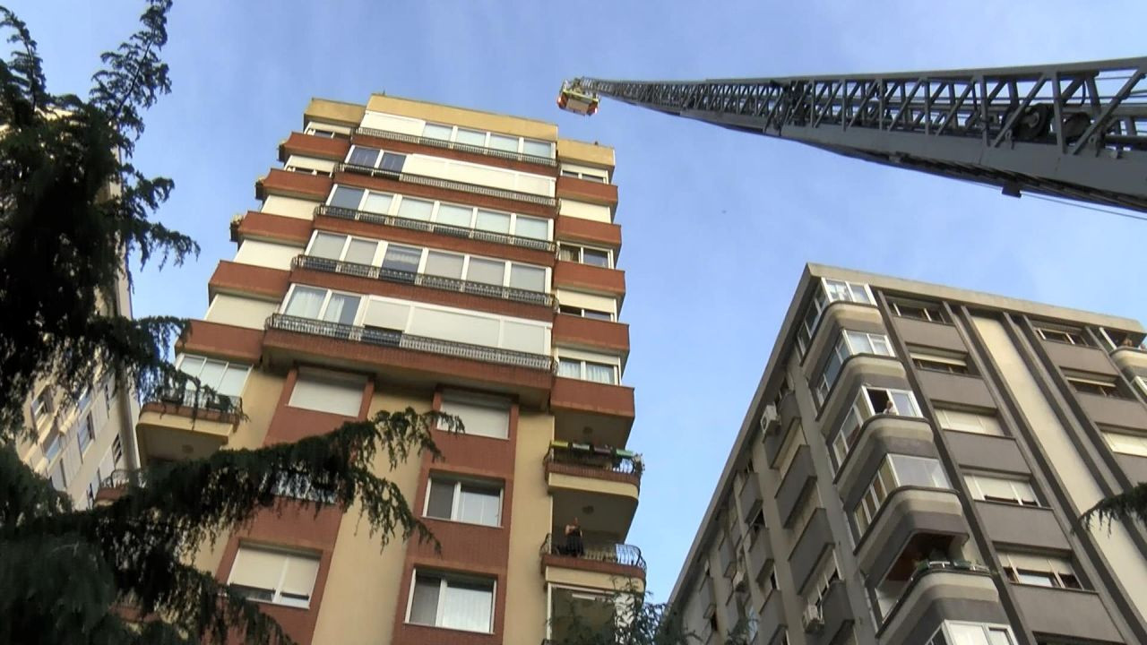 Kadıköy’de 11 katlı binada korkutan yangın - Resim: 1