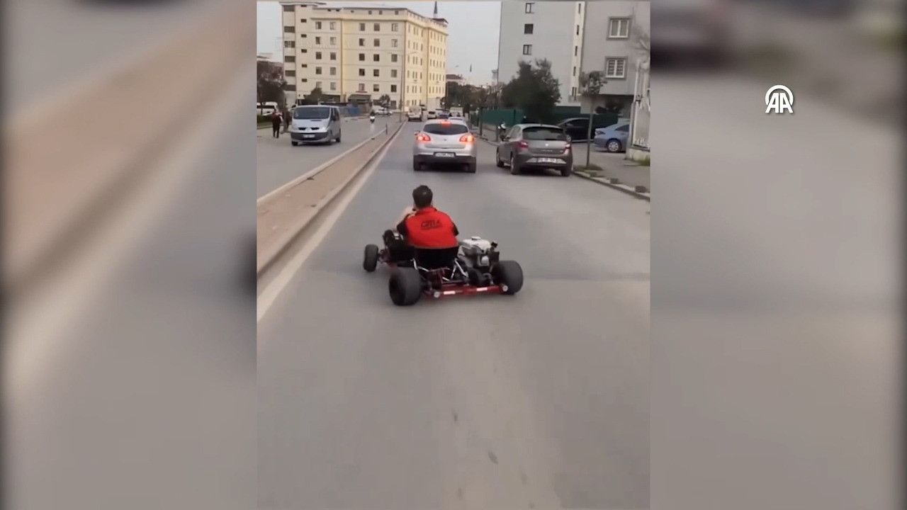 Pendik'te şoke eden anlar kamerada! Karting aracıyla trafiğe çıkıp drift  yaptı